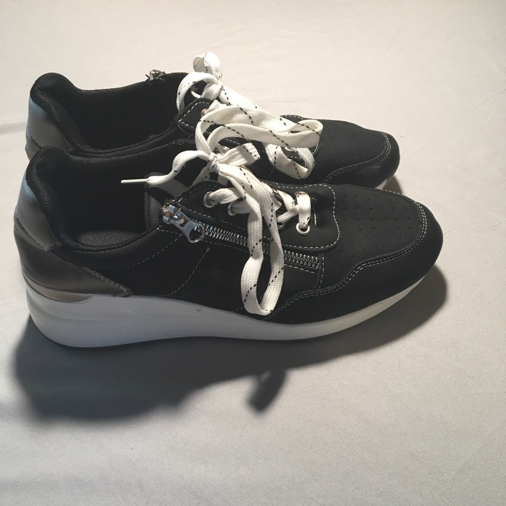 Women’s Sneakers Black, White And Gold Unbranded - Picture 2 of 6